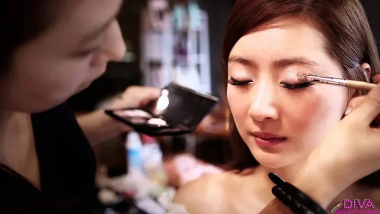 Makeup Tại Nhà Chuyên Nghiệp – Đẹp Rạng Rỡ Cho Mọi Sự Kiện, Không Cần Ra Ngoài