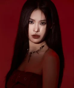 Concept “Scarlet Beauty Shot” – Beauty Close-Up Tông Đỏ Quyến Rũ Và Sắc Sảo