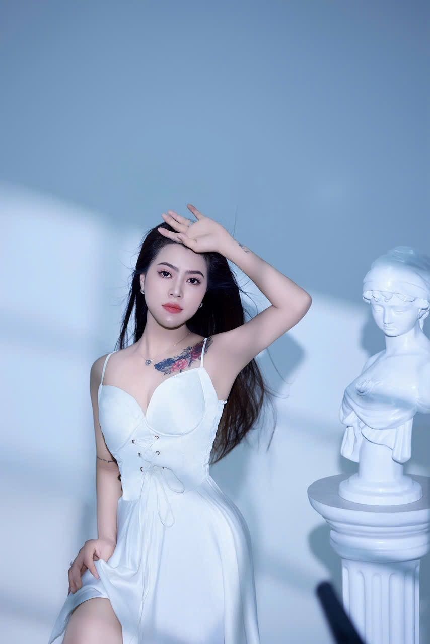 June Mai - Ảnh 3